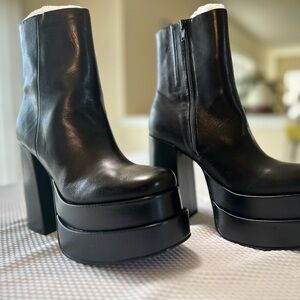 Black Steve Madden cobra black leat size 8’1/2 never worn